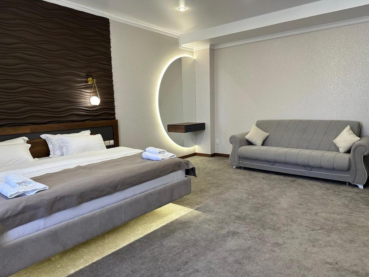 Grand Way Hotel 타라즈 외부 사진