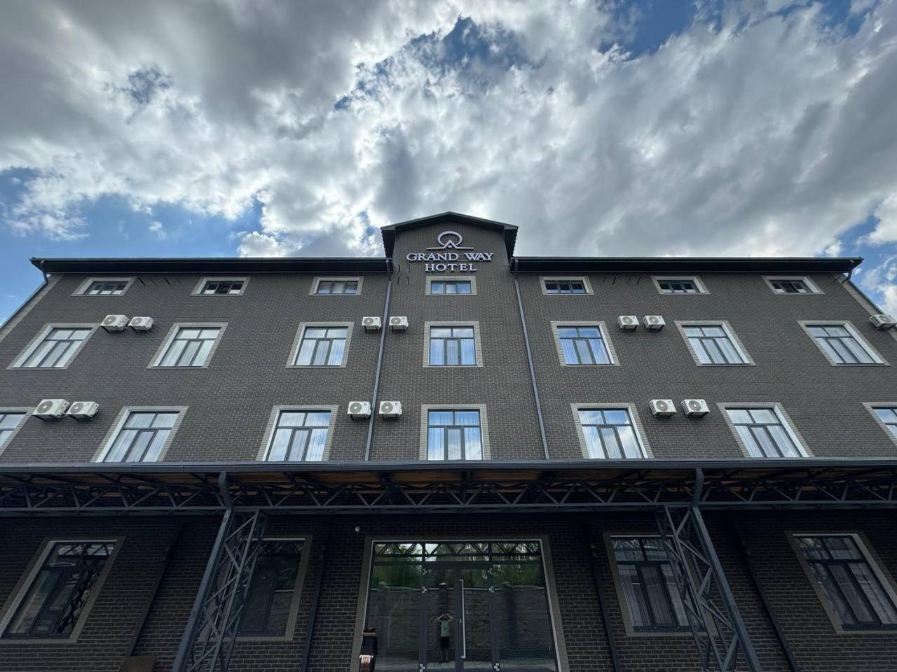 Grand Way Hotel 타라즈 외부 사진